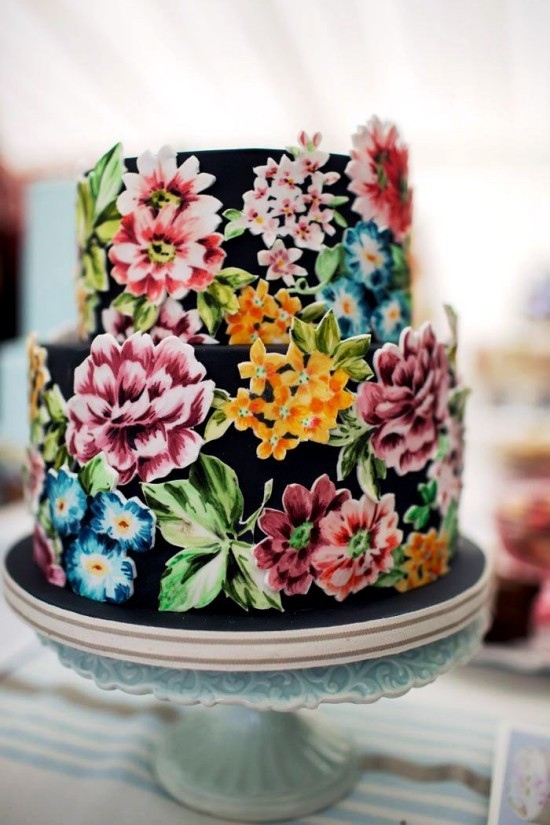 80 Hochzeitstorten-Deko Ideen und Tipps schwarze torte mit blumen gemalt
