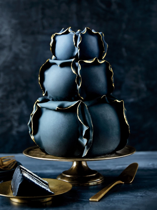 80 Hochzeitstorten-Deko Ideen und Tipps schwarze torte modern abstrakt