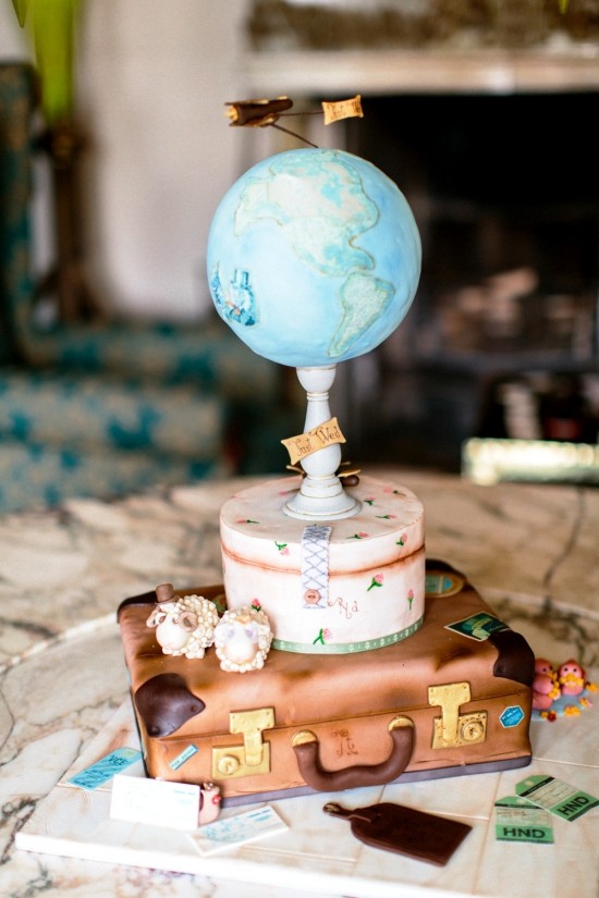 80 Hochzeitstorten-Deko Ideen und Tipps wanderlust torte mit globus