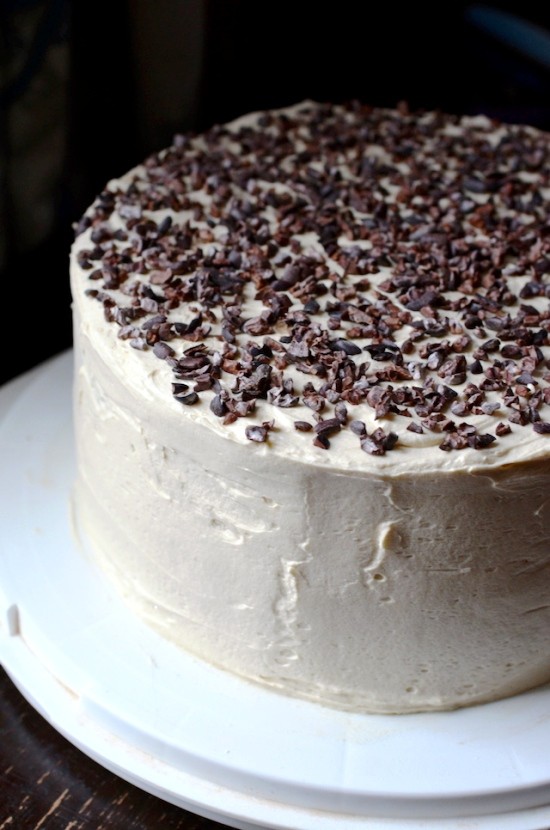 Wirkung und Anwendung von Kakaonibs, das neue Superfood schokoladenkuchen mit zitronen honig buttercreme und nibs
