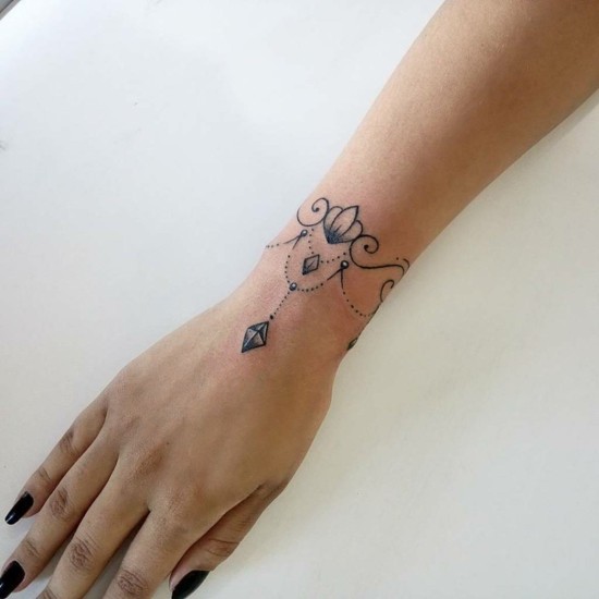 armband tattoo frauen tattoo design