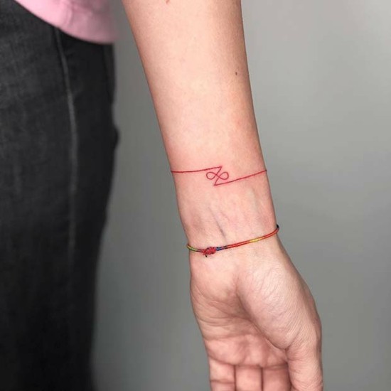 rotes tattoo armband tattoo
