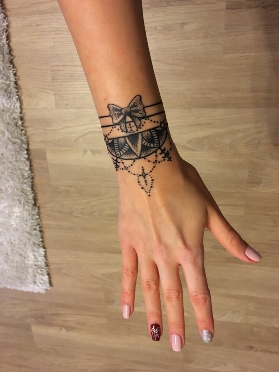 tattoo ideen armband tattoo frauen
