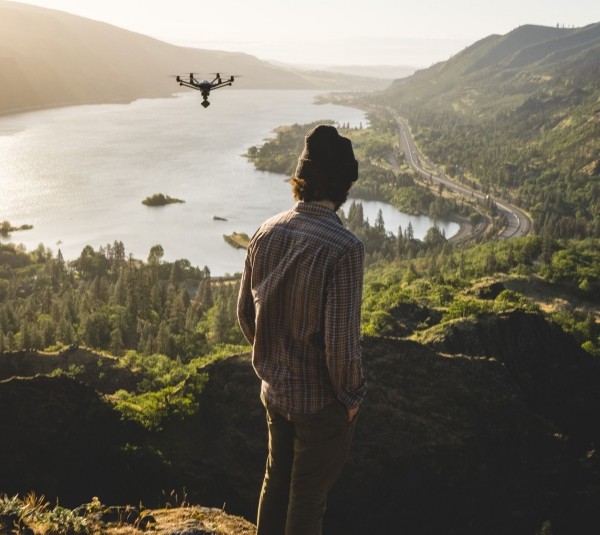 10 Dinge, die Sie vor dem Kauf einer Drohne mit Kamera beachten sollten die drohne kann sie nachverfolgen