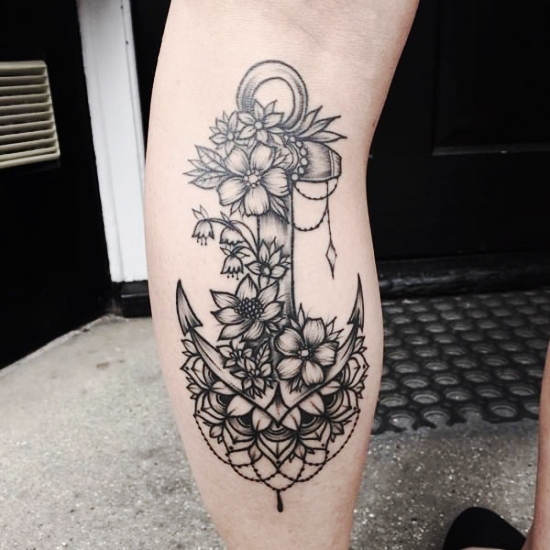 100 Anker Tattoo Ideen und ihre Symbolik floral mandala weiblich