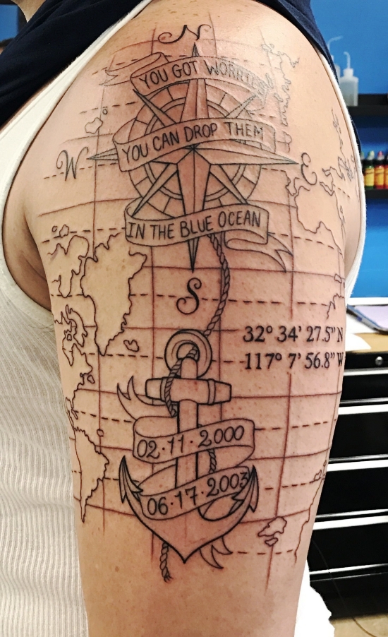100 Anker Tattoo Ideen und ihre Symbolik mappe mit koordinaten und anker