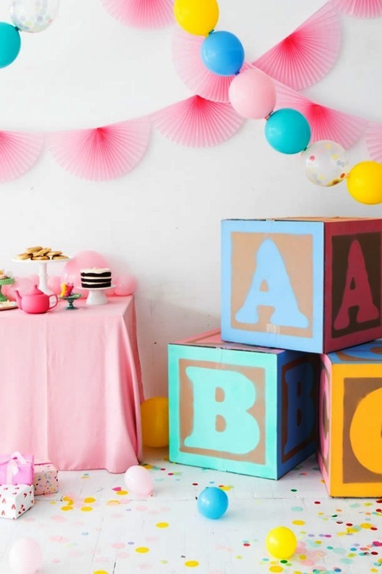 100 liebliche Babyparty Deko Ideen und Organisationstipps baby buchstaben riesig buffet