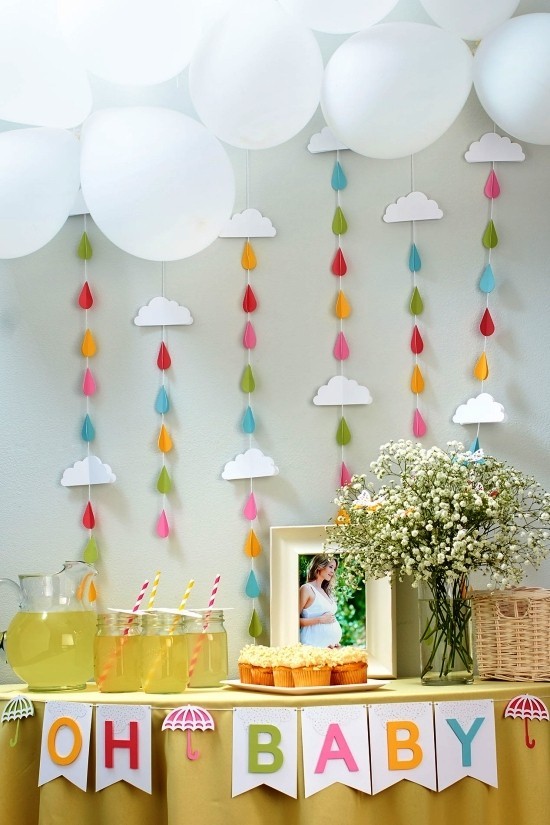 100 liebliche Babyparty Deko Ideen und Organisationstipps ballons wolken mit regen oh baby