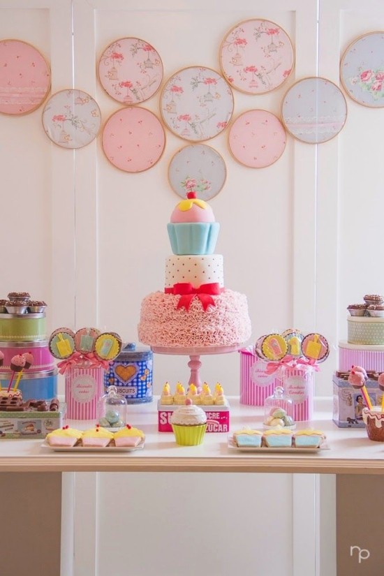 100 liebliche Babyparty Deko Ideen und Organisationstipps rosa deko für mädchen torte buffet