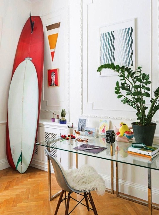 100 sommerliche und nautische Surfbrett Deko Ideen rot und weiß klein und groß ecke modern büro