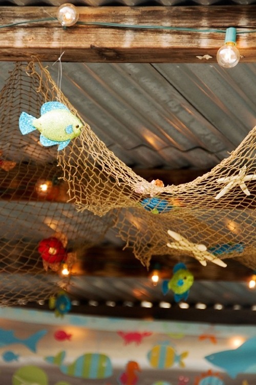 60 nautische Fischernetz Deko Ideen mit sommerlichem Flair decke deko mit hängenden ornamenten