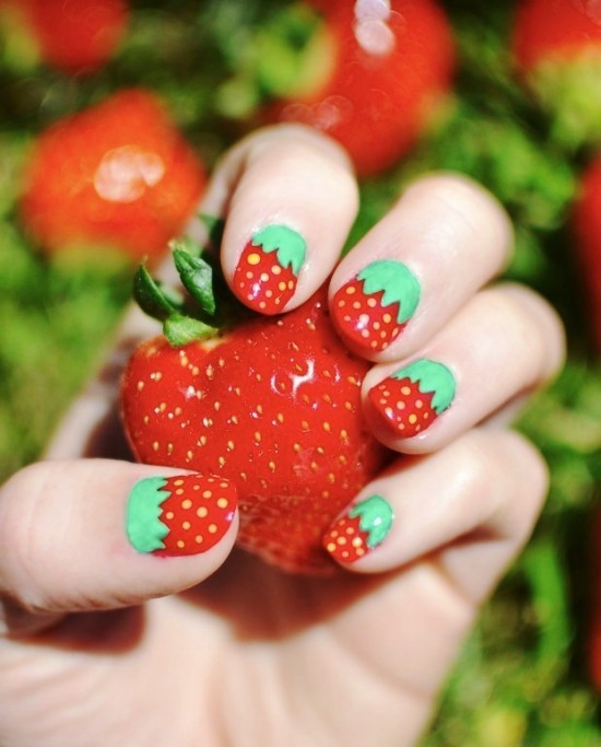 Gelnägel Sommer 100 frische Ideen und Pflege Tipps erdbeeren optik obst