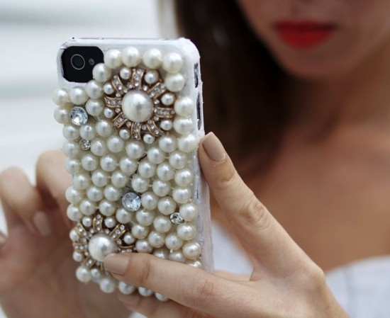 Handyhülle designen leicht gemacht – 100 kreative Ideen zum Selbermachen perlen halbiert geklebt