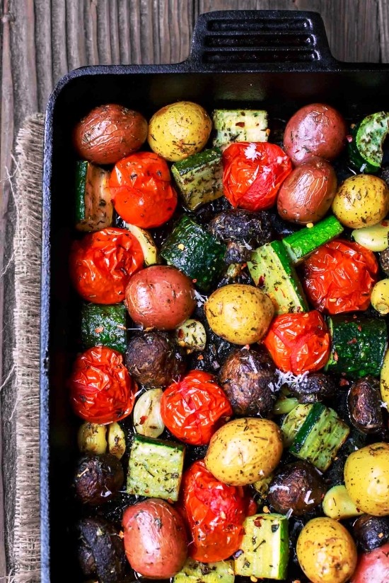 Mittelmeer Diät - gesündester Speiseplan des Jahres 2019 gebratenes gemüse mit oliven