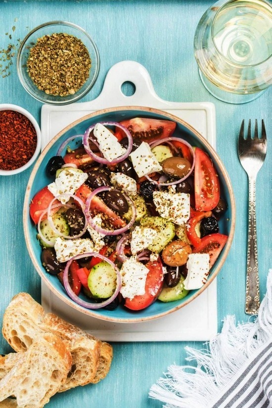 Mittelmeer Diät - gesündester Speiseplan des Jahres 2019 griechisches salat mit tomaten und gurken