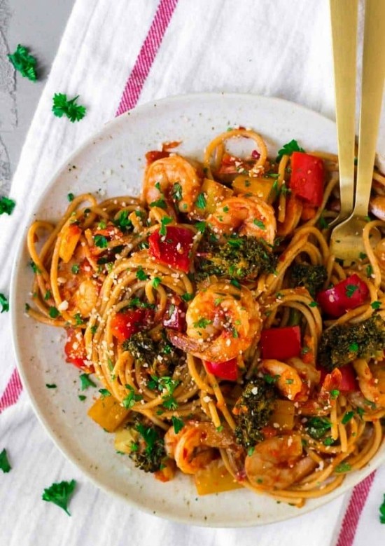 Mittelmeer Diät - gesündester Speiseplan des Jahres 2019 pasta spaghetti mit garnelen