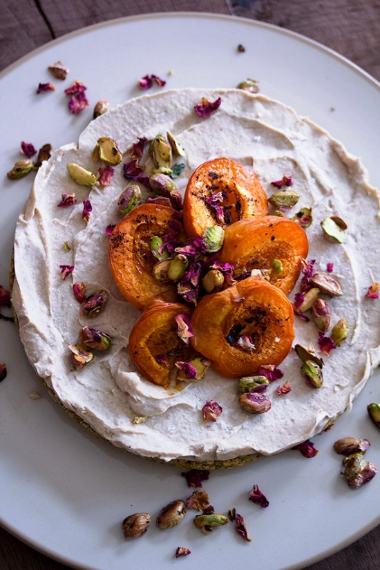 Veganer sommerlicher Kuchen ohne Backen leicht selber machen aprikosen käsekuchen mit pistazien