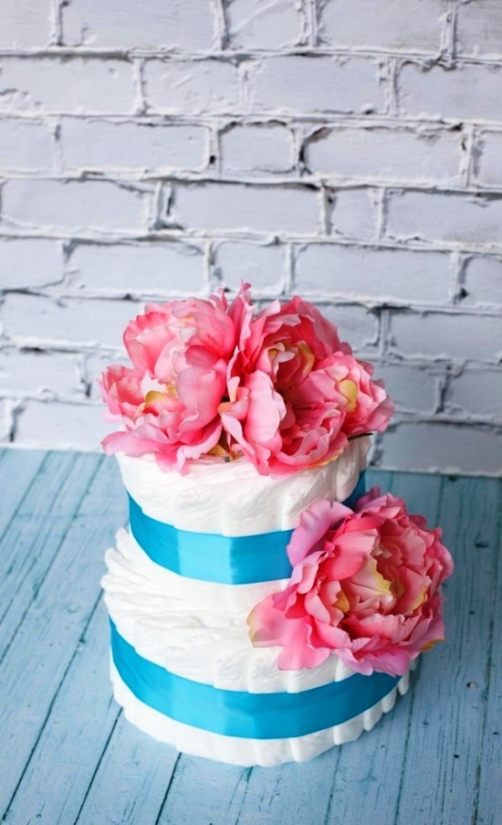 100 niedliche Ideen und leichte Anleitung zum Windeltorte Basteln blau und rosa babyparty torte einfach klein