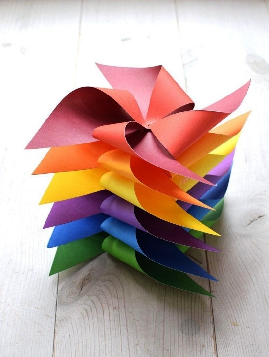 70 kinderleichte Ideen zum Windrad Basteln und Gestalten bunte windräder regenbogen farben