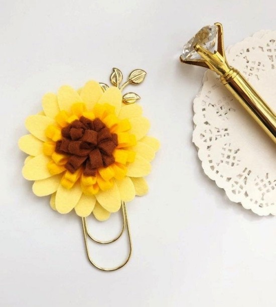 80 umwerfende Ideen und 2 einfache Anleitungen zum Sonnenblume Basteln filz blume lesezeichen haarspange