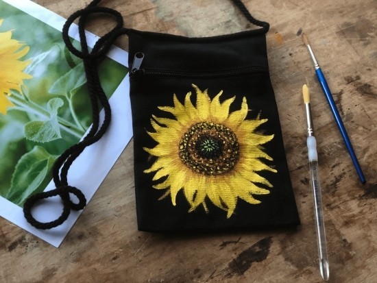 80 umwerfende Ideen und 2 einfache Anleitungen zum Sonnenblume Basteln geldbörse tasche handyhülle mit sonnenblume malen