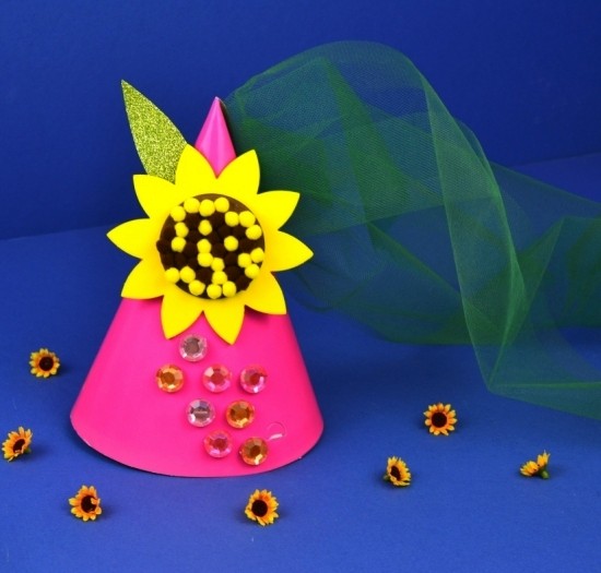 80 umwerfende Ideen und 2 einfache Anleitungen zum Sonnenblume Basteln party hut mit sonneblume und schleife kinder