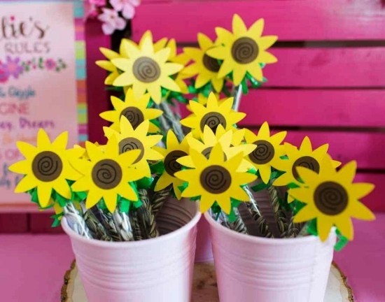 80 umwerfende Ideen und 2 einfache Anleitungen zum Sonnenblume Basteln sonnenblumen kerne taschen mit deko