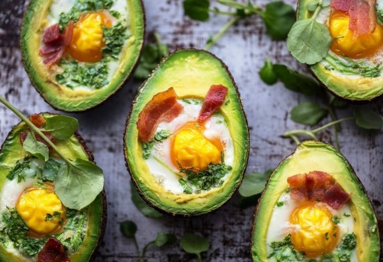 Brunnenkresse ist das Superfood, das Sie häufiger essen sollten gefüllte avocados mit ei und kresse