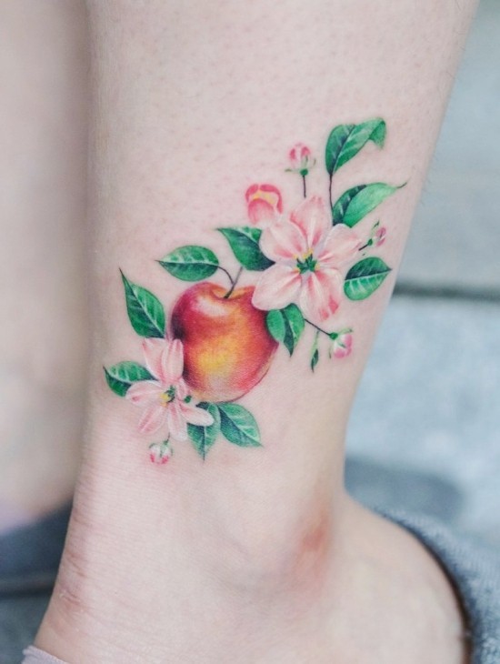 85 sinnvolle Knöchel Tattoo Ideen für Frauen apfel baum obst und blüte