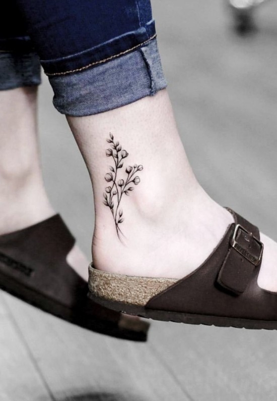 85 sinnvolle Knöchel Tattoo Ideen für Frauen floral weiblich zweig