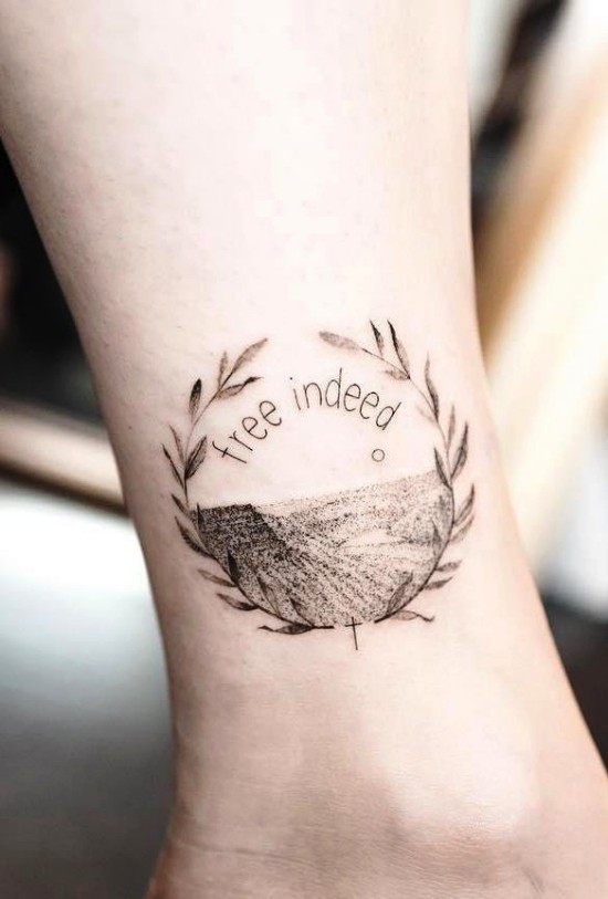 85 sinnvolle Knöchel Tattoo Ideen für Frauen free indeed erinnerung sieg symbol