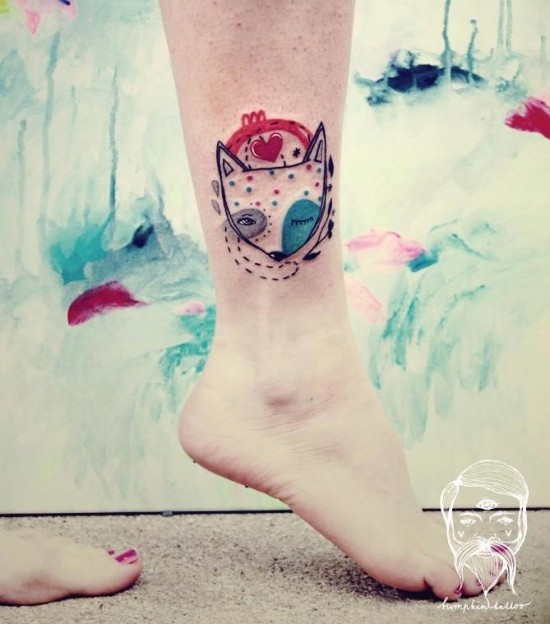 85 sinnvolle Knöchel Tattoo Ideen für Frauen fuchs abstrakt bunt