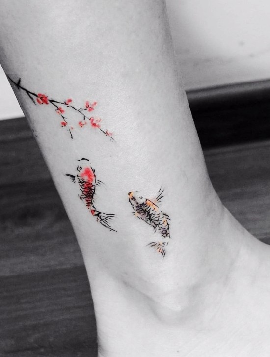 85 sinnvolle Knöchel Tattoo Ideen für Frauen koi fische japanische kultur