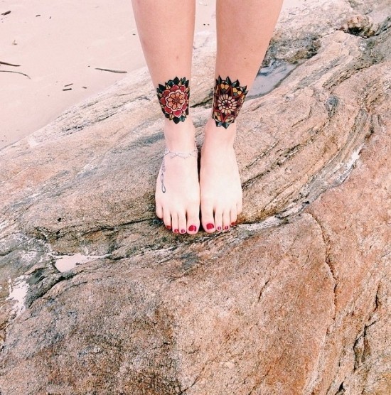 85 sinnvolle Knöchel Tattoo Ideen für Frauen mandala blumen strand