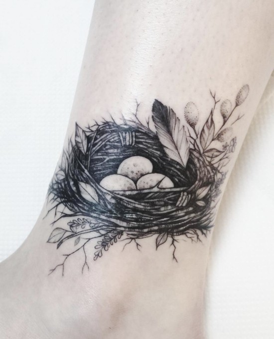 85 sinnvolle Knöchel Tattoo Ideen für Frauen nest mit eier vögel