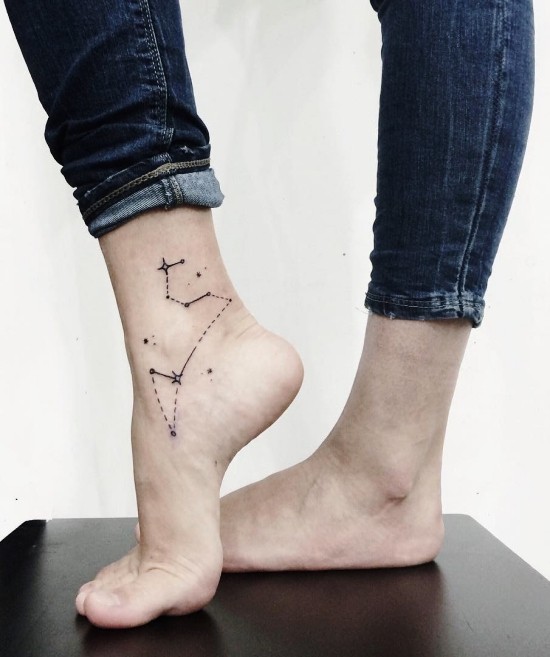 85 sinnvolle Knöchel Tattoo Ideen für Frauen sternzeichen am knöchel