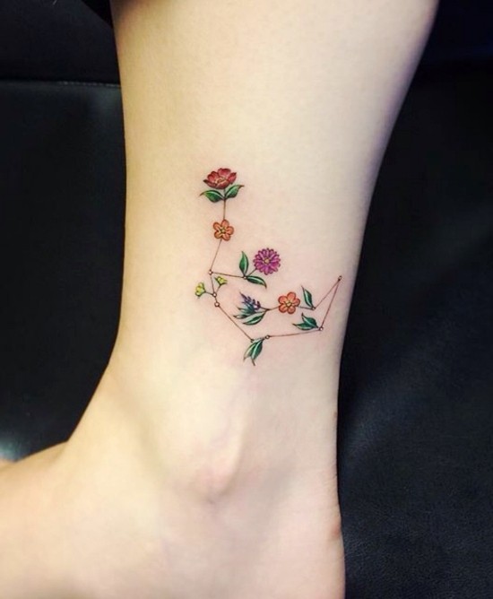 85 sinnvolle Knöchel Tattoo Ideen für Frauen sternzeichen mit blumen