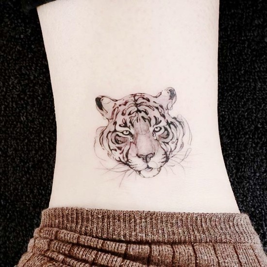 85 sinnvolle Knöchel Tattoo Ideen für Frauen tiger gesicht katze macht