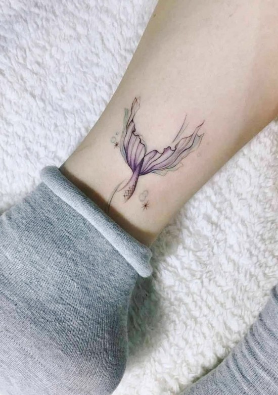 85 sinnvolle Knöchel Tattoo Ideen für Frauen wal meerjungfrau schwanz