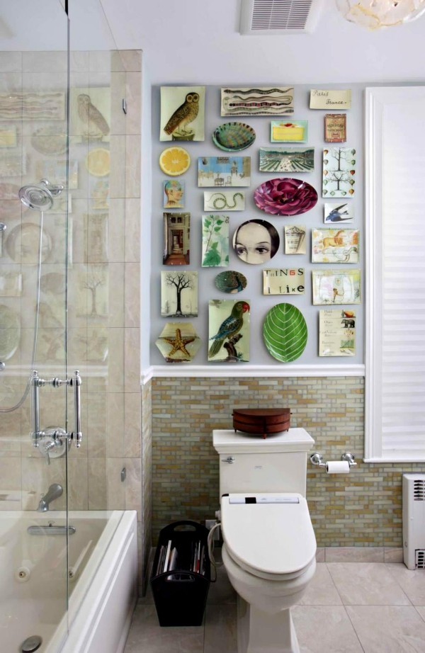 Bilderwand gestalten und Wohnräume kreativ aufpeppen badezimmer mit hübschen glastellern