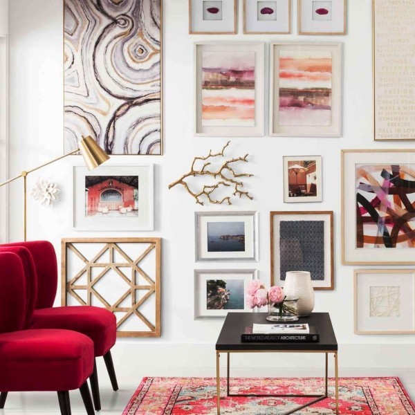 Bilderwand gestalten und Wohnräume kreativ aufpeppen feminin in rosa und gold