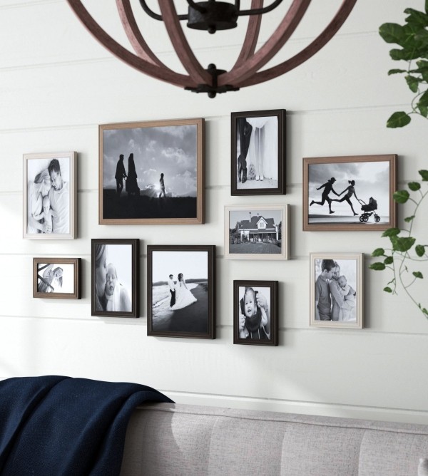 Bilderwand gestalten und Wohnräume kreativ aufpeppen neutrale farben wohnzimmer familienfotos