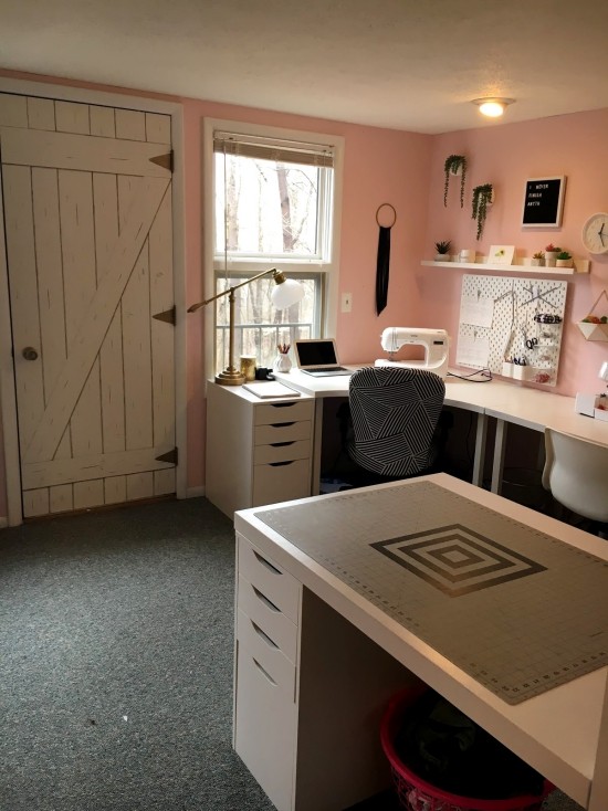 Kreative Tipps und Ideen zum Nähzimmer einrichten minimalistisch gartenhaus rosa wände