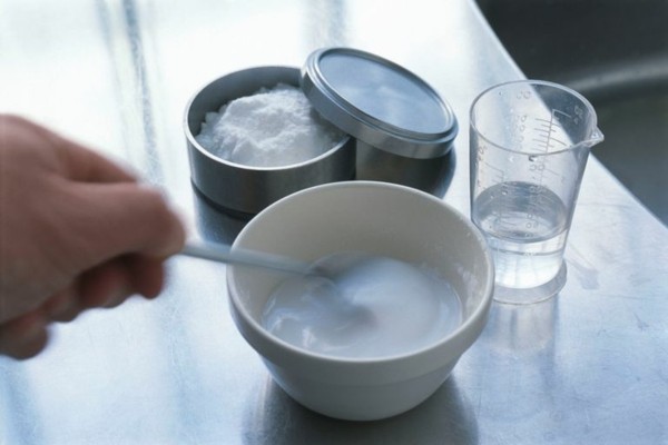 Silberschmuck reinigen Hausmittel Silberreinugung selber machen Natron und Wasser