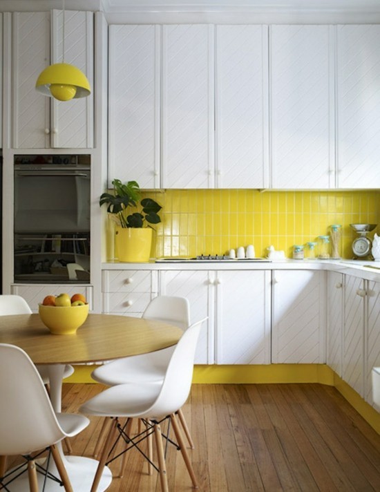 weiße küche küchentrends 2019 gelbe küchenrückwand