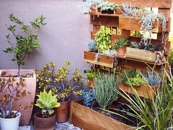 70 DIY Blumenkästen für Balkon und Fenster garten aus paletten viel grün und naturnahe