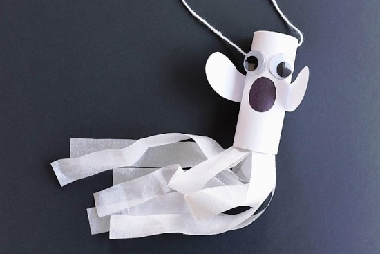 Ideen zum Gespenster Basteln papierrolle mit fransen geist