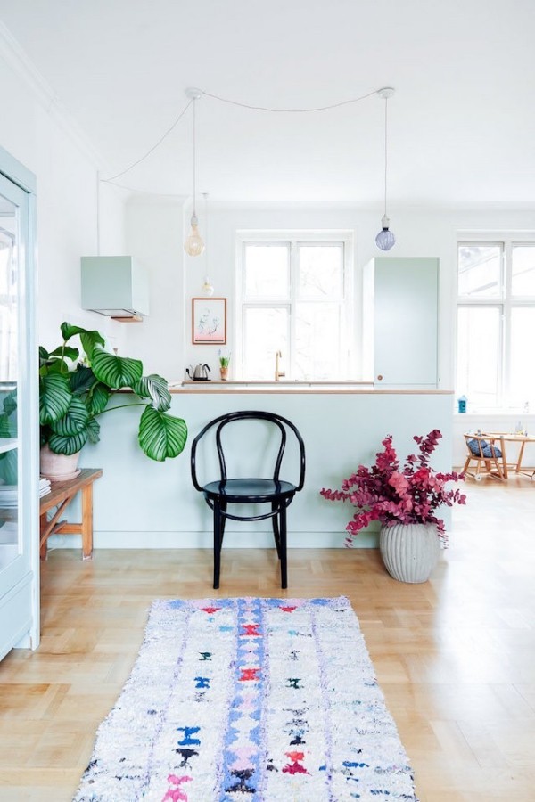 So wählen Sie die richtige Pastell Wandfarbe für Ihr Zuhause blaue küche und wohnzimmer