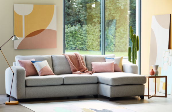 Wohntrends 2020 Wohnraum Licht Sofa Wanddeko