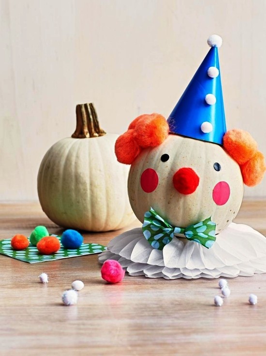 Halloween Kürbis bemalen – 140 künstlerische Ideen und Anleitungen clown kürbis weiß lustig